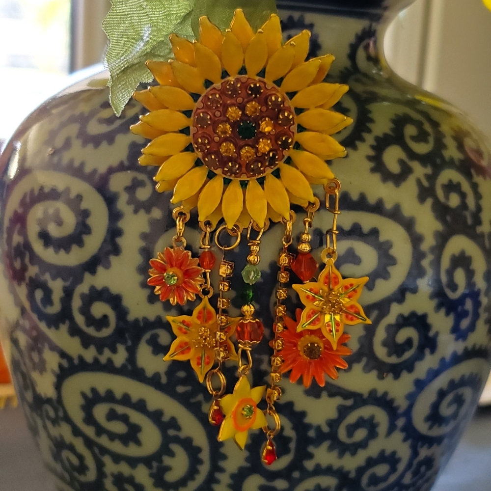 HP 🌻Vintage Sunflower Brooch by Lunch at the Ritz
